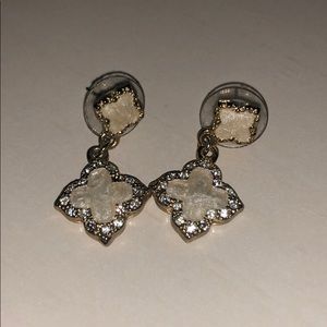 Beautiful cream/ivory & gold earrings